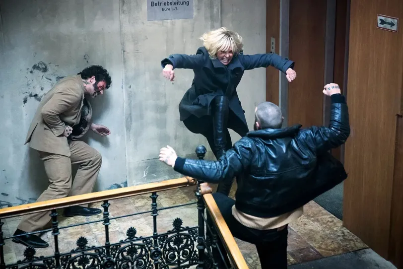 «Взрывная блондинка» (2017)