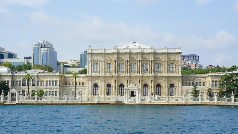 beautiful-shot-of-dolmabahce-palace-in-turkey-657c74dd15c7d.webp