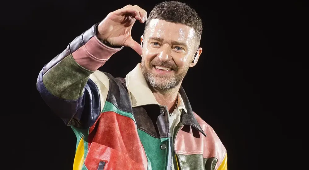 Бір жігітті жұлқылап жатқанда бірнеше қыз ұстап алды. Екатерина Гусева порно