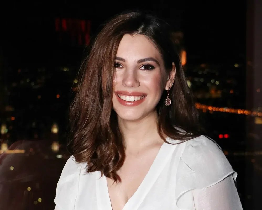 Қоғамдық жерде қыз жігітін жұлқылайды