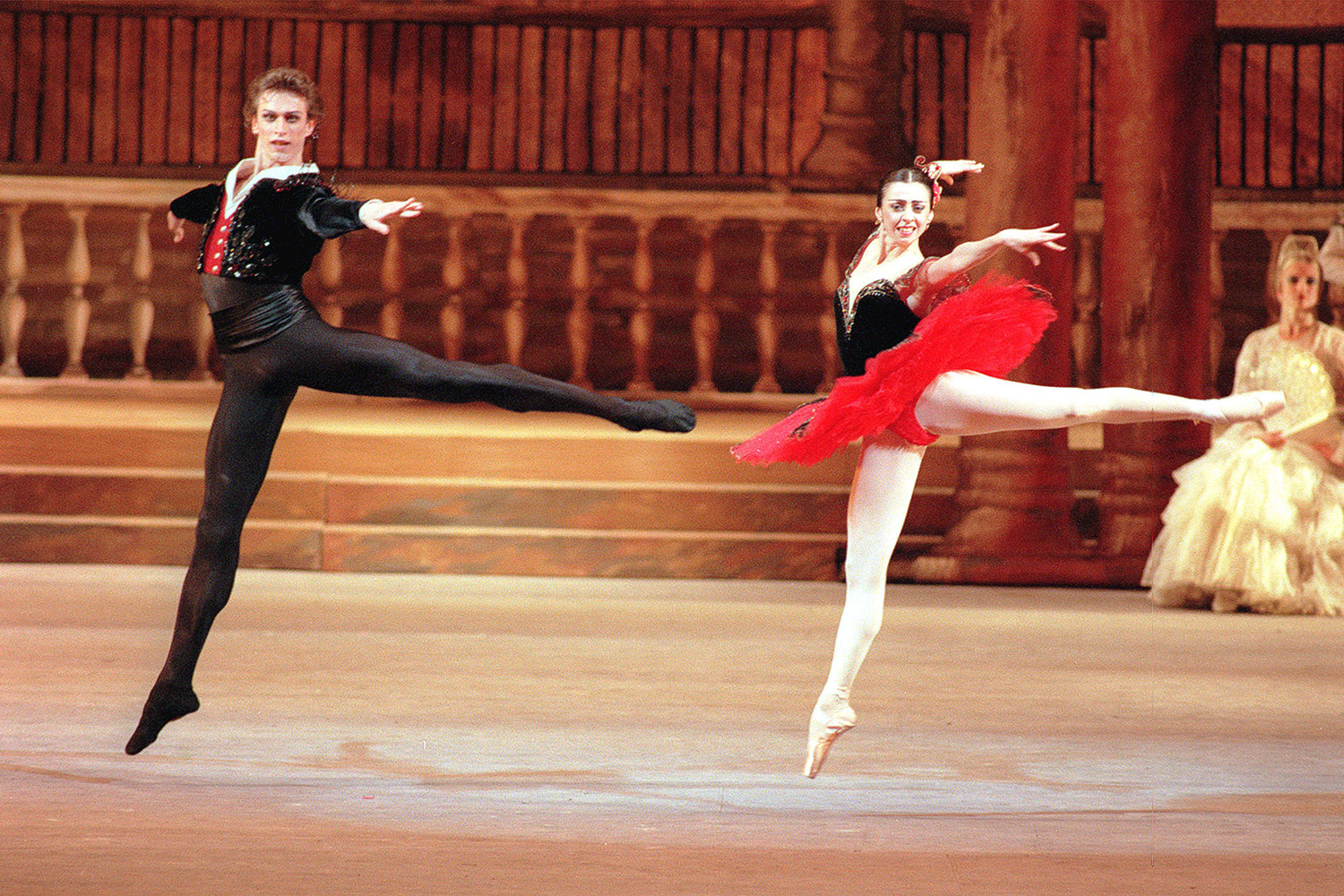 Одна из главных проблем у танцоров балета | Пикабу