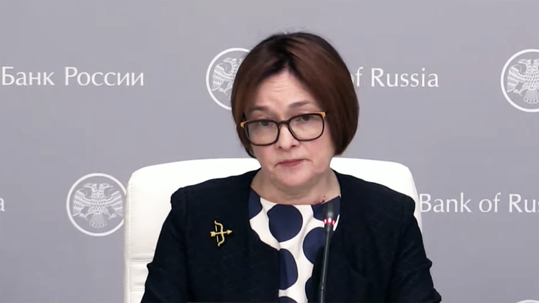 Ставка на брошь: о чем говорят украшения Эльвиры Набиуллиной