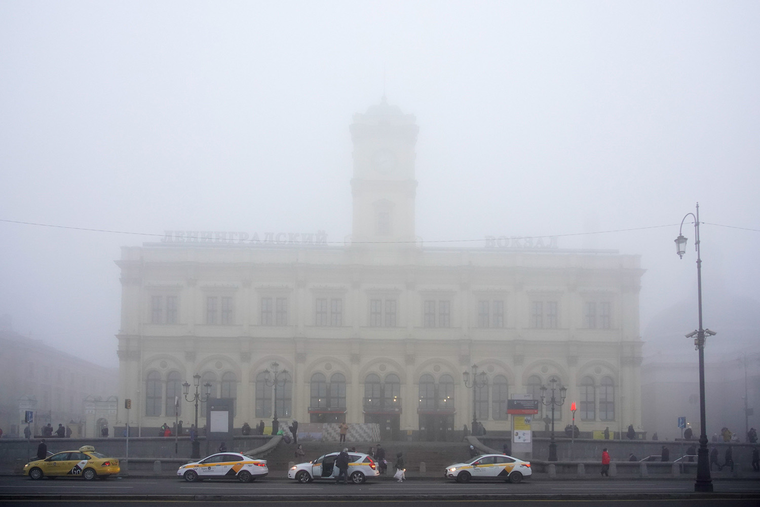 Москву накрыл «радиационный туман». Фоторепортаж | Forbes.ru