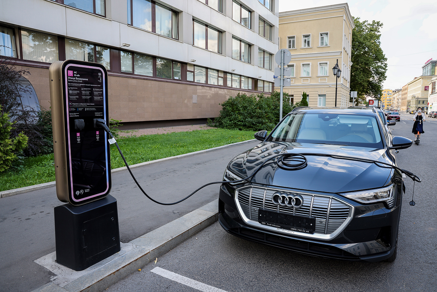 Удар током: почему Москва не готова к высокому спросу на экологичные  автомобили | Forbes Life