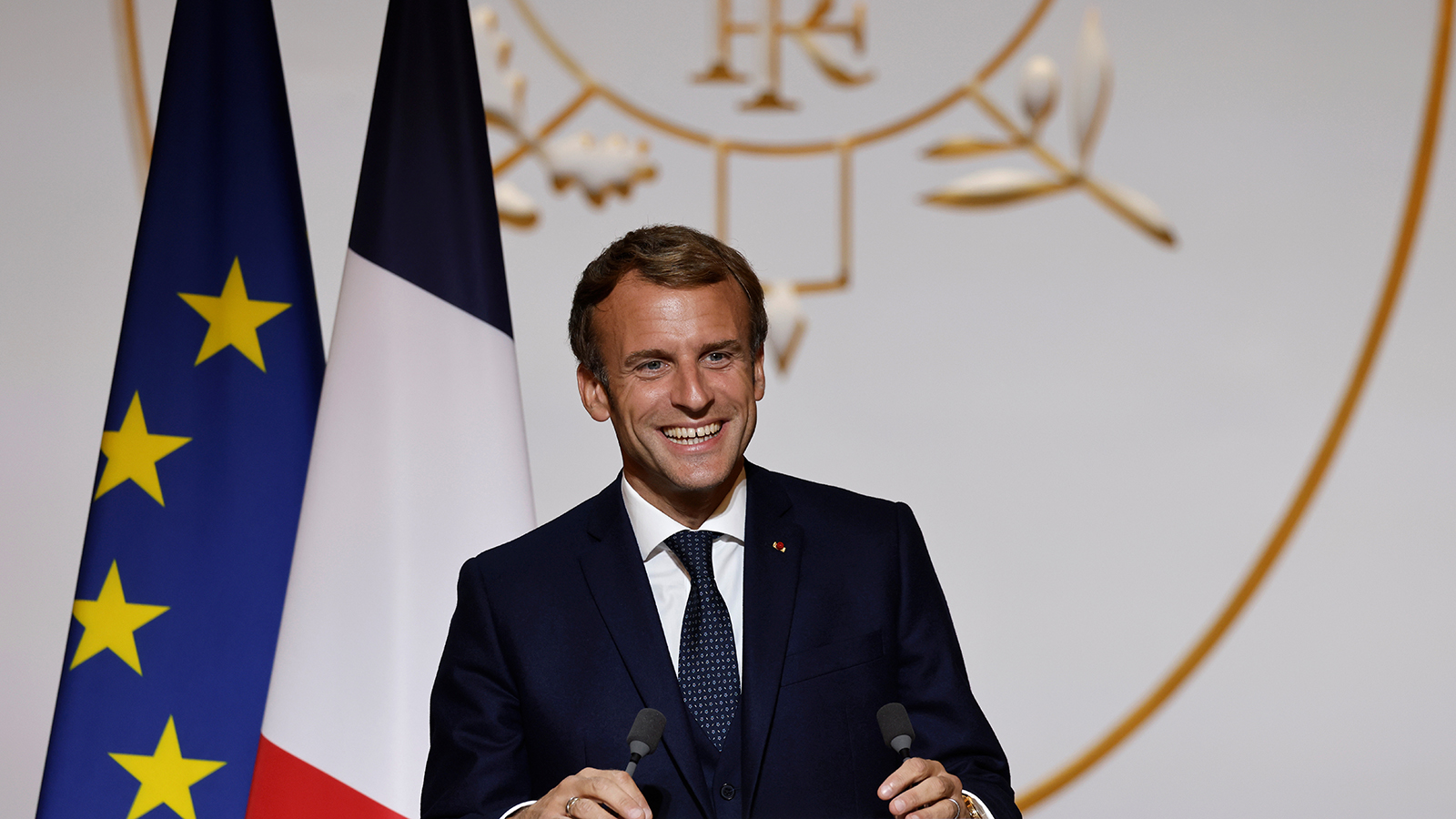 Макрон под вопросом: чем могут закончиться выборы во Франции
