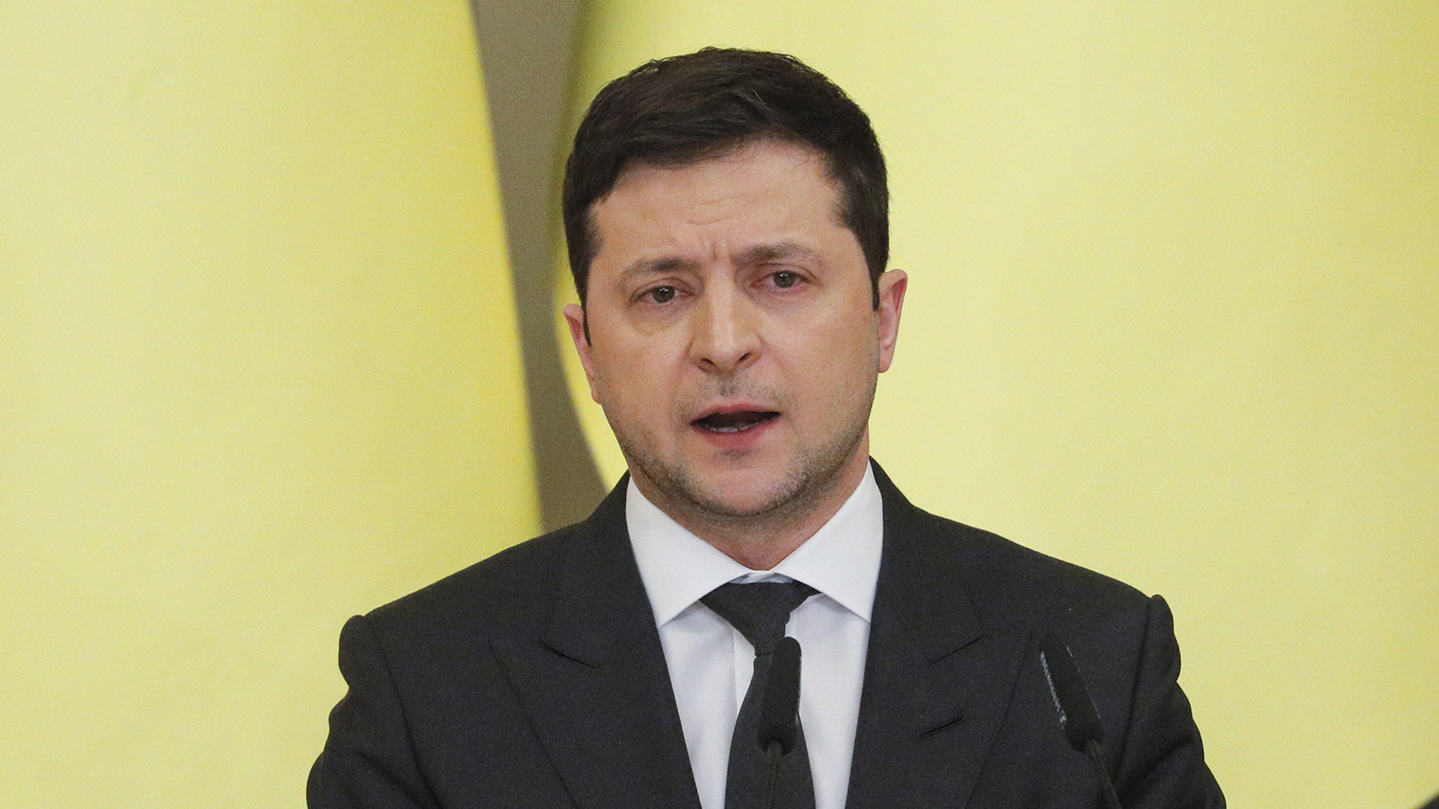 Зеленский объявил о разрыве дипломатических отношений с Россией