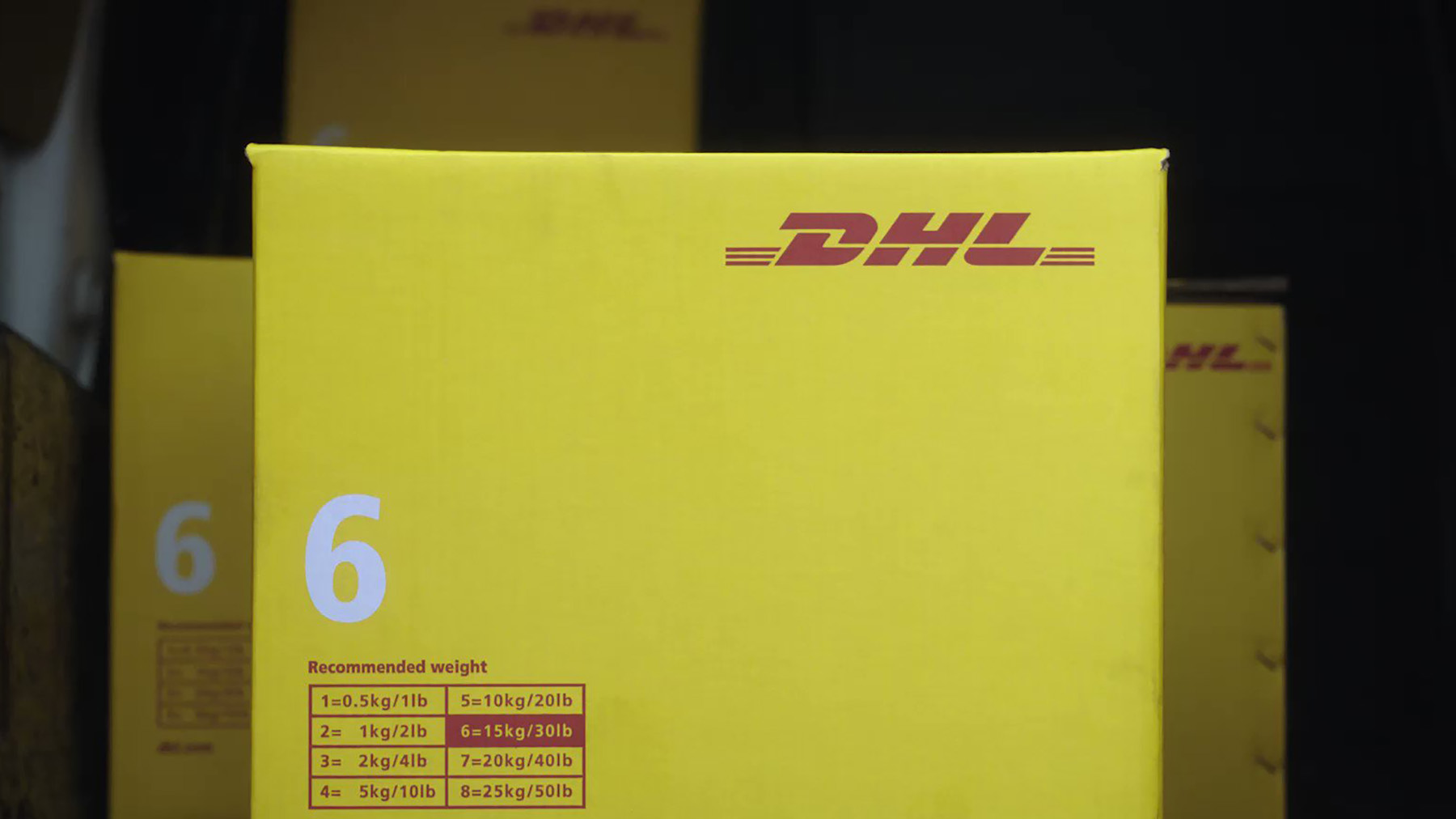 DHL временно останавливает доставку документов и грузов в Россию | Forbes  Life