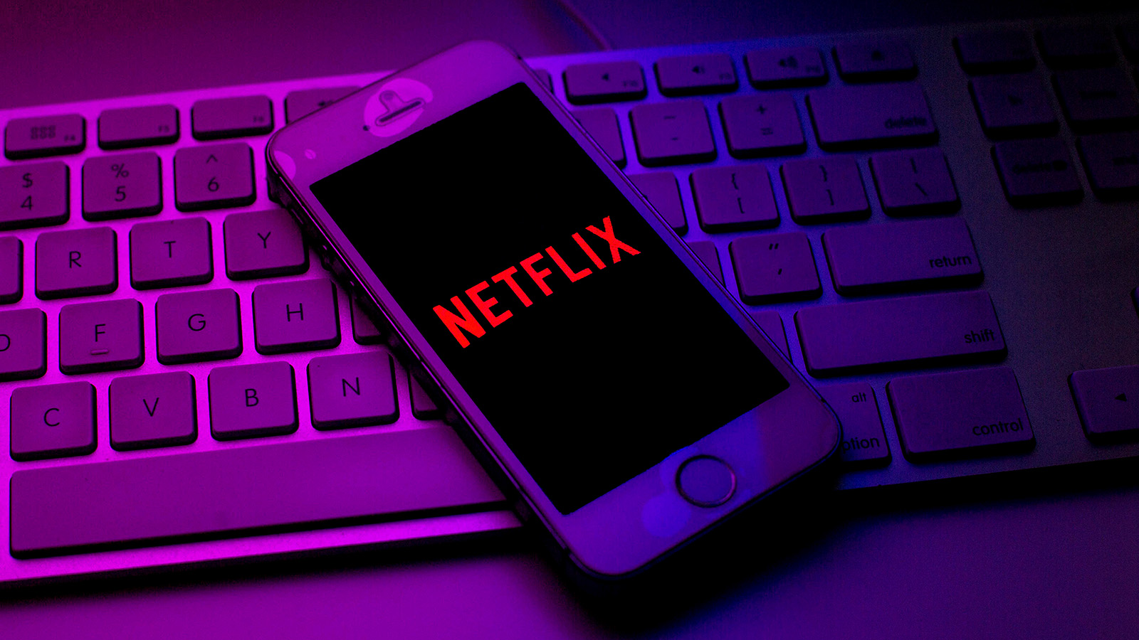 Пользователи Netflix вновь могут оплачивать подписку картами российских  банков | Forbes Life