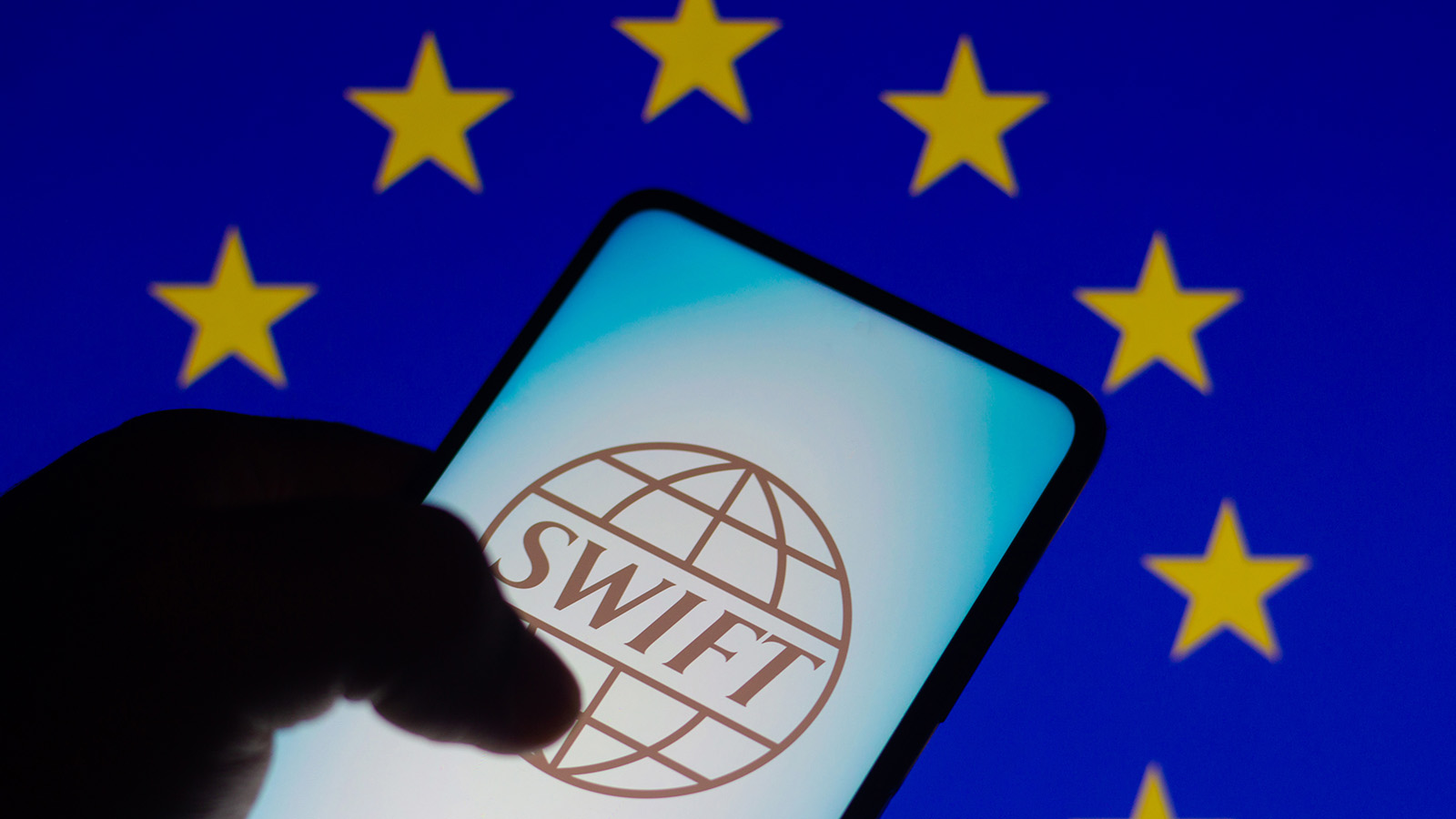 ЕС отключит от SWIFT семь российских банков | Forbes.ru