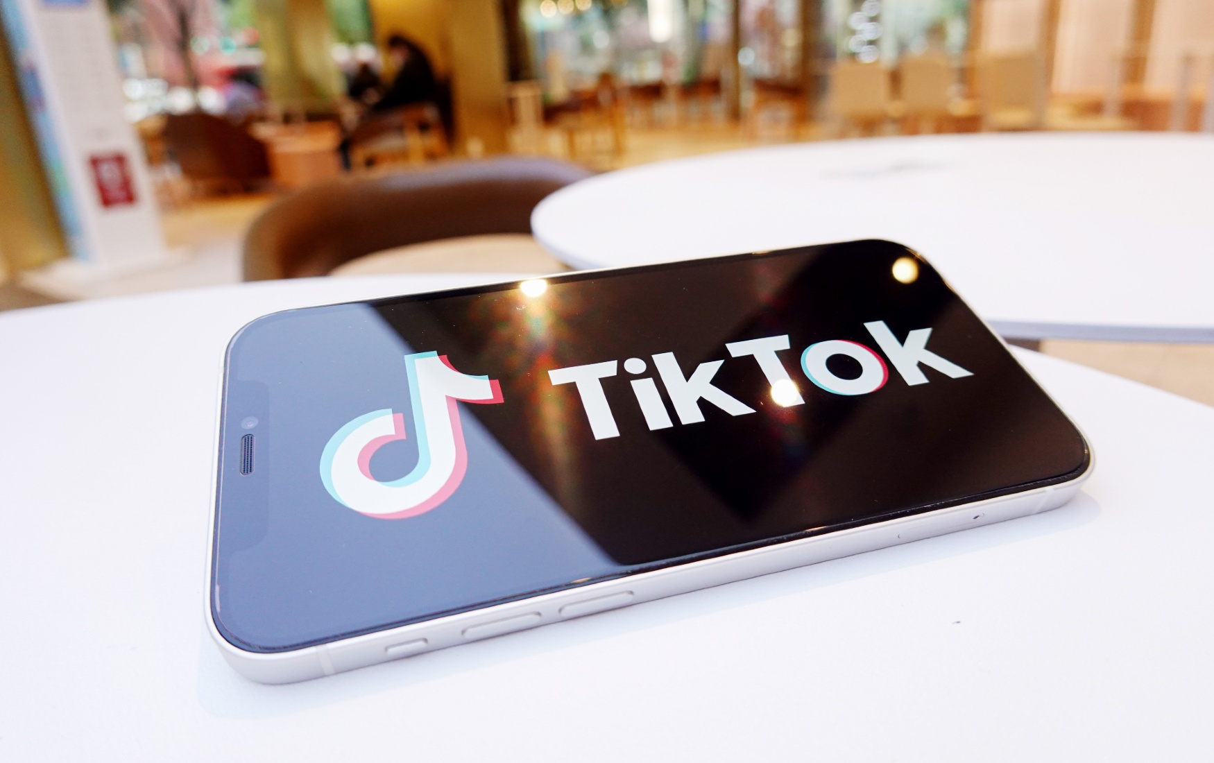 СМИ узнали о краже техники Apple из московского офиса TikTok на 1 млн  рублей | Forbes.ru