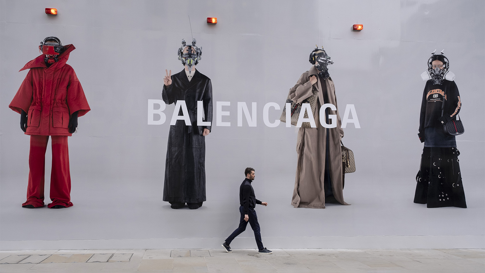 Бутики бренда Balenciaga в США начнут принимать платежи в криптовалюте |  Forbes Life