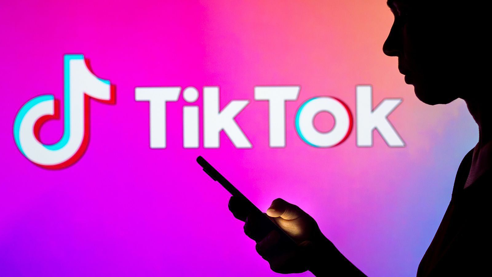 Продолжай, детка»: как TikTok Live стал «стрип-клубом с 15-летними  подростками» | Forbes.ru