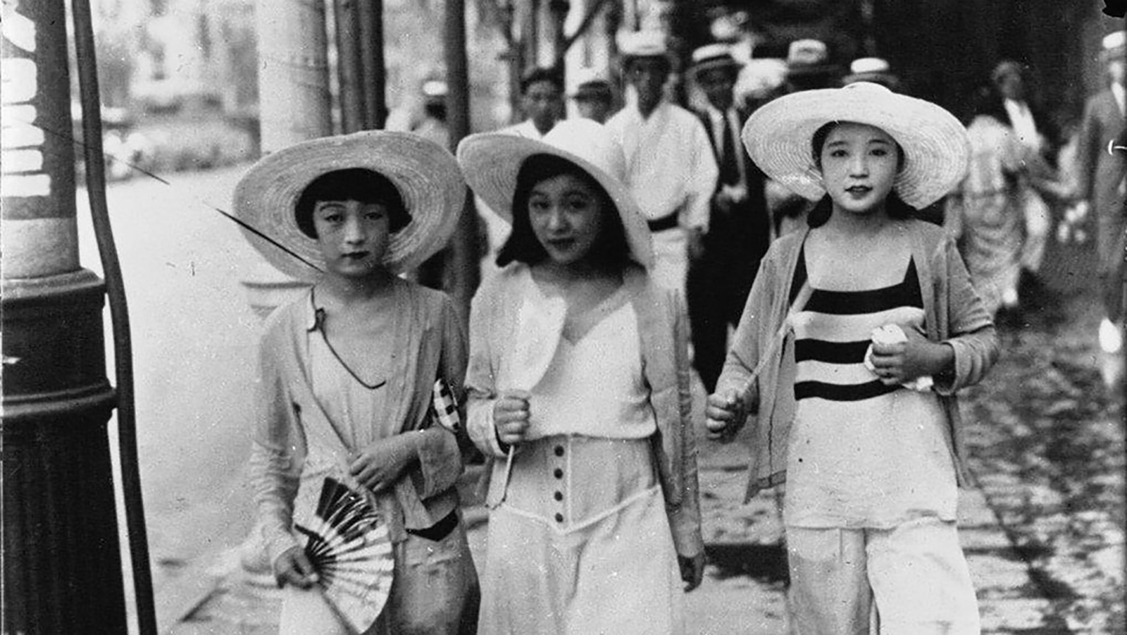 Подборка японских девушек на улицах (51 фото)