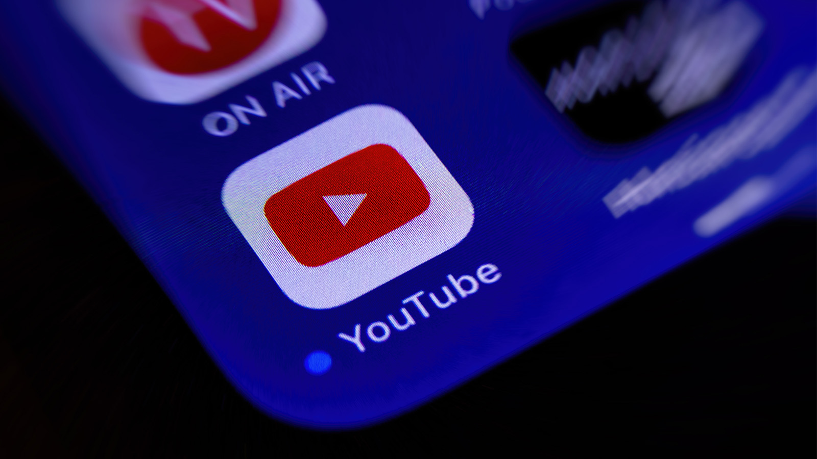 Суд обязал Google разблокировать страницы проектов Первого канала на YouTube  | Forbes Life