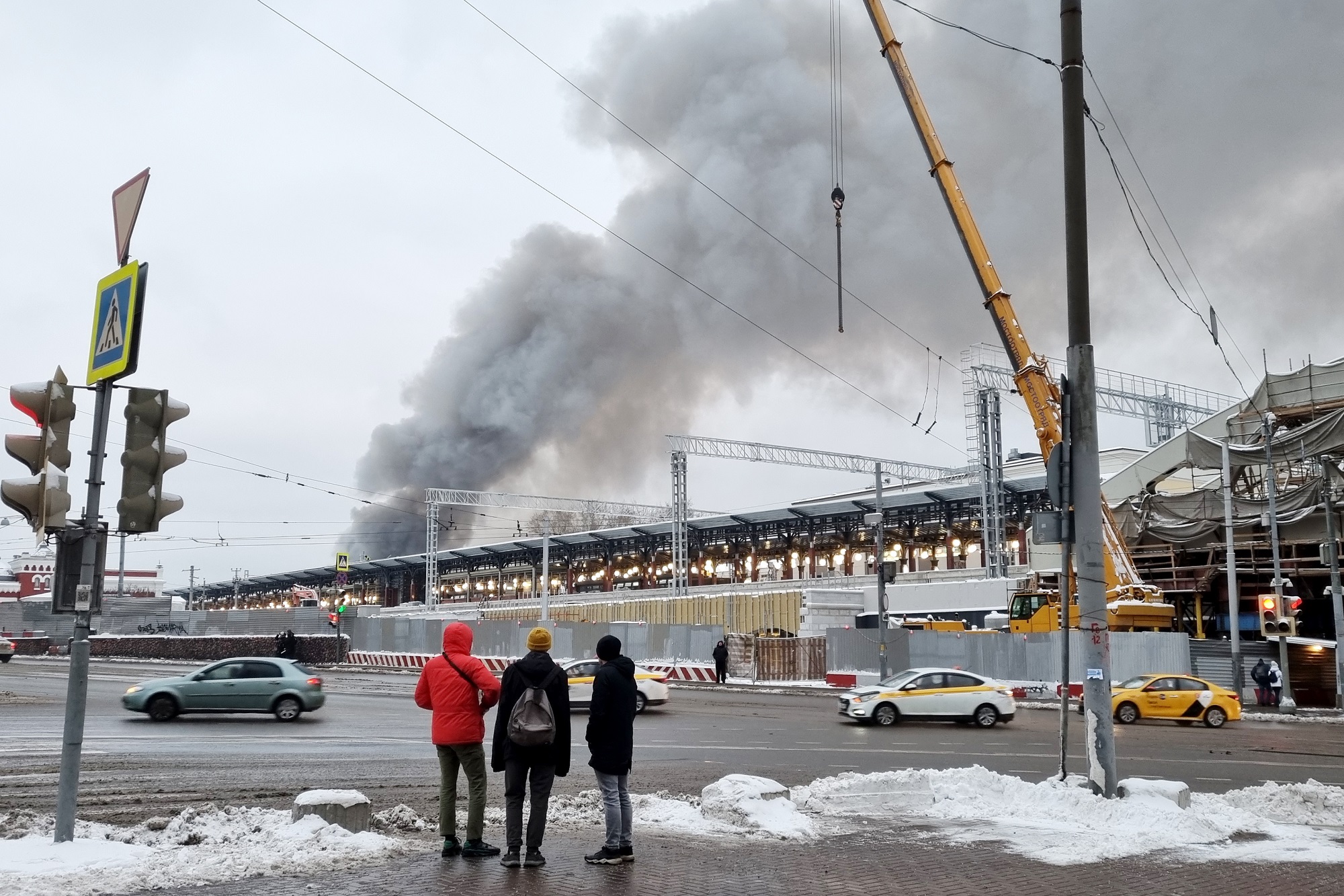 В складском здании в центре Москвы произошел крупный пожар