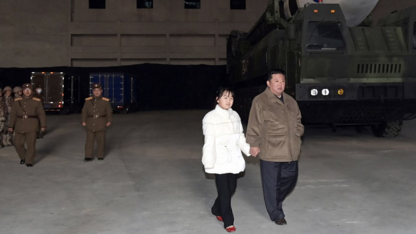 Ким Чен Ын впервые показал на публике свою дочь