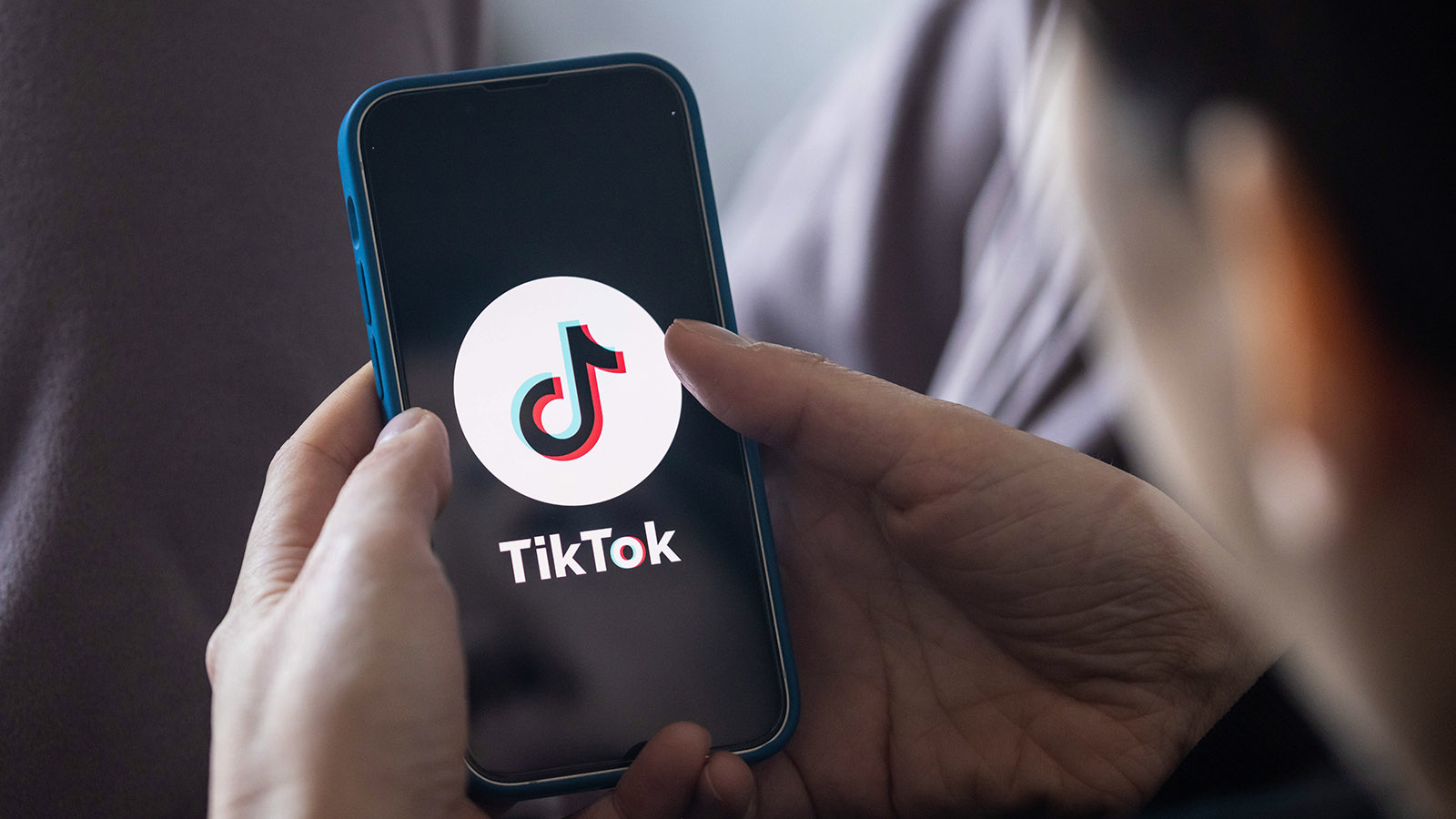 Американский сенатор предложил запретить приложение TikTok в США | Forbes  Life