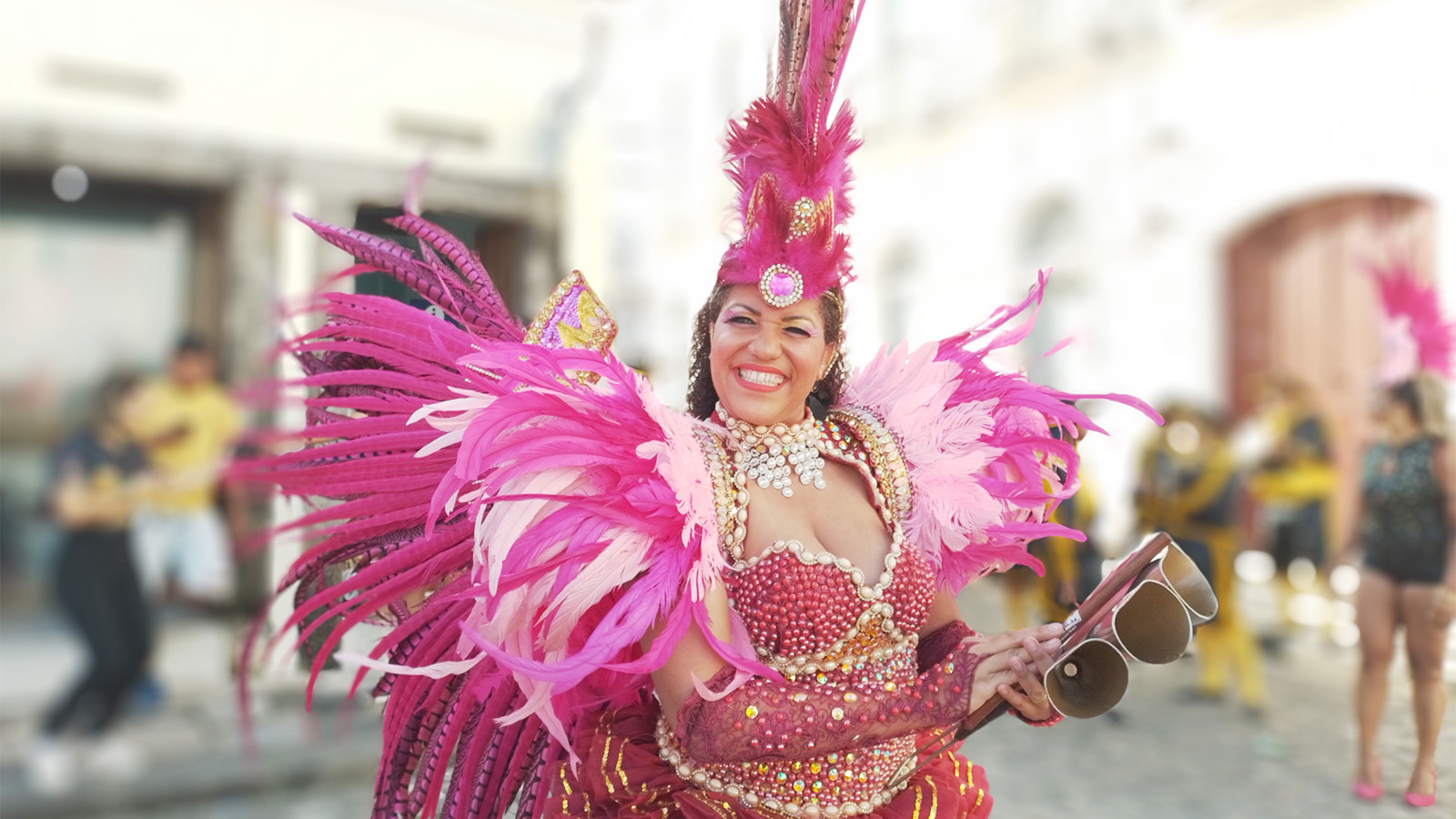 Одна вокруг света: маленький, но настоящий бразильский карнавал