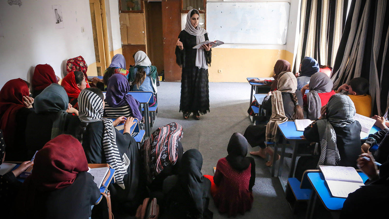 В Афганистане женское образование назвали частью иностранной культуры