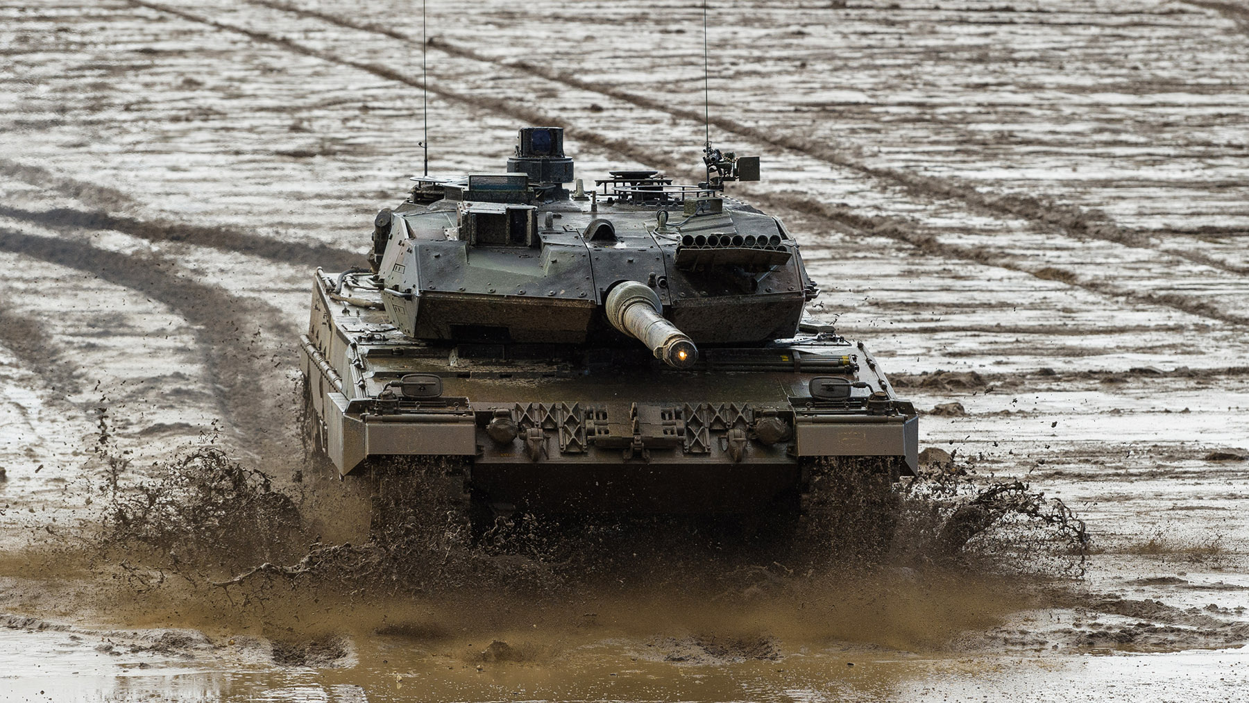 Шольц объявил об отправке Украине более десятка танков Leopard 2