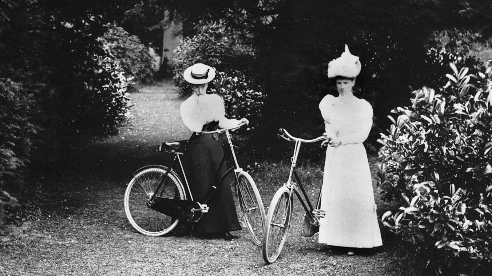Как велосипед помогал избавляться от корсетов и бороться за права женщин