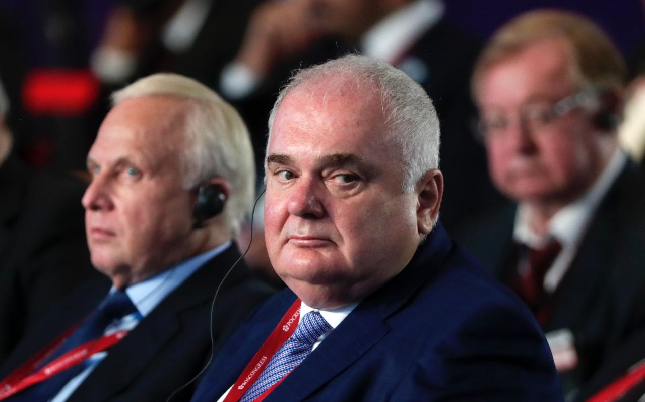 Великобритания ввела санкции против друга Путина и четырех российских банков