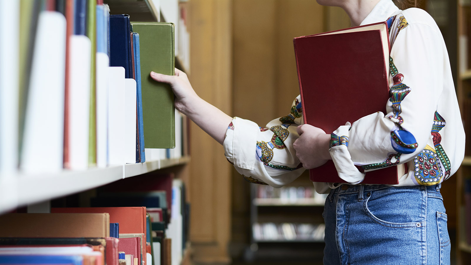 В России появятся предупреждения о наркотиках в книгах и фильмах