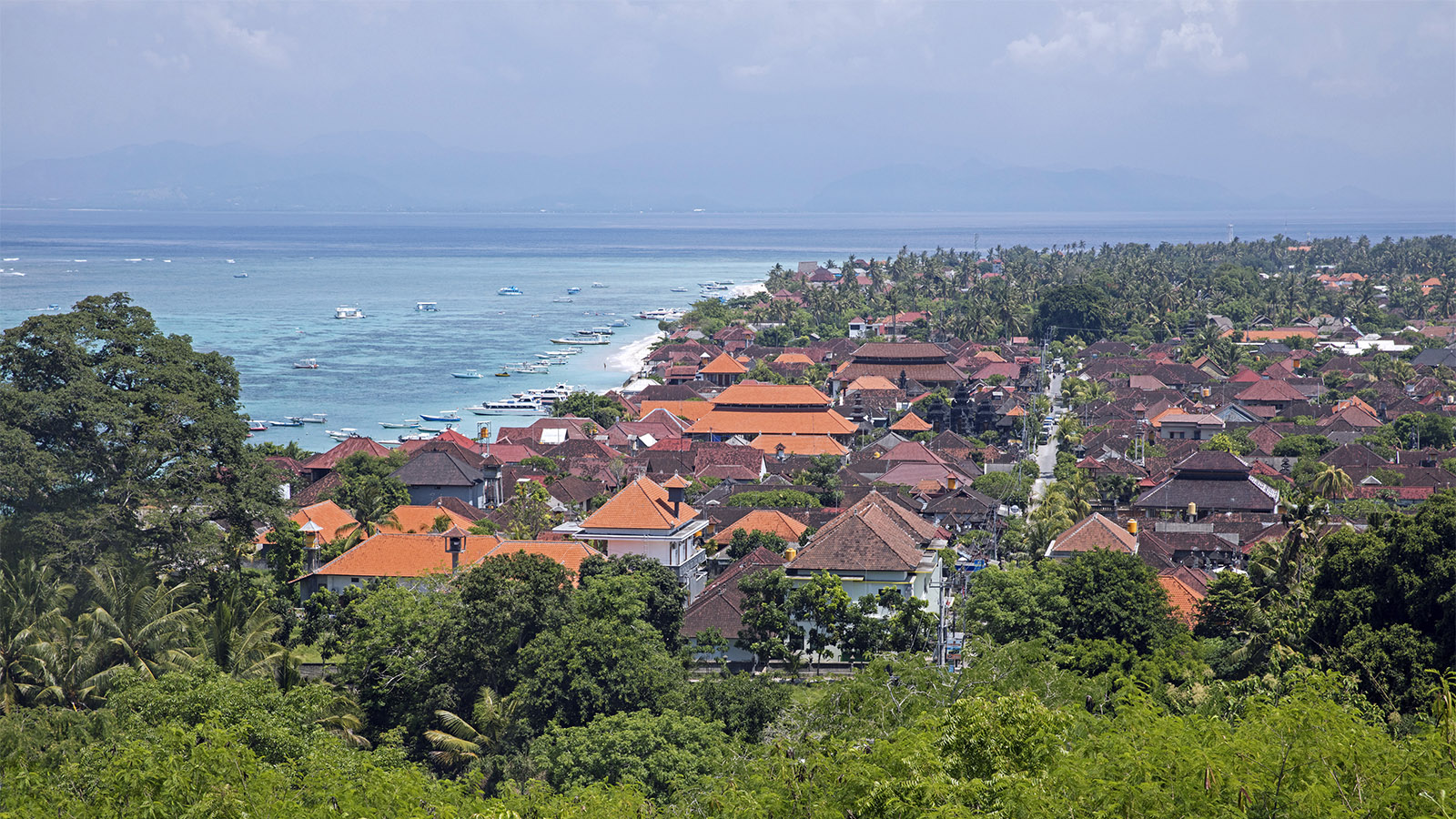 Власти Бали призвали ужесточить визовый режим для россиян и украинцев