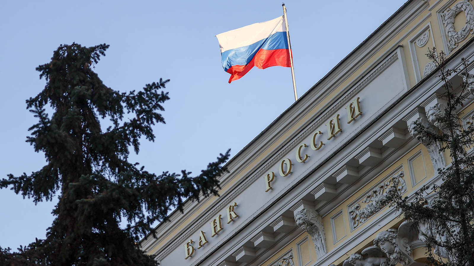 В кругу инфляционных рисков: повысит ли Банк России ставку в марте