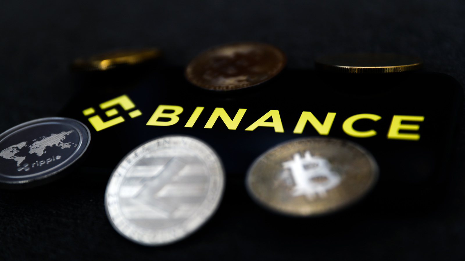 Шаг назад: криптобиржа Binance отменила для россиян лимит €10 000 на  торговом счете | Forbes.ru