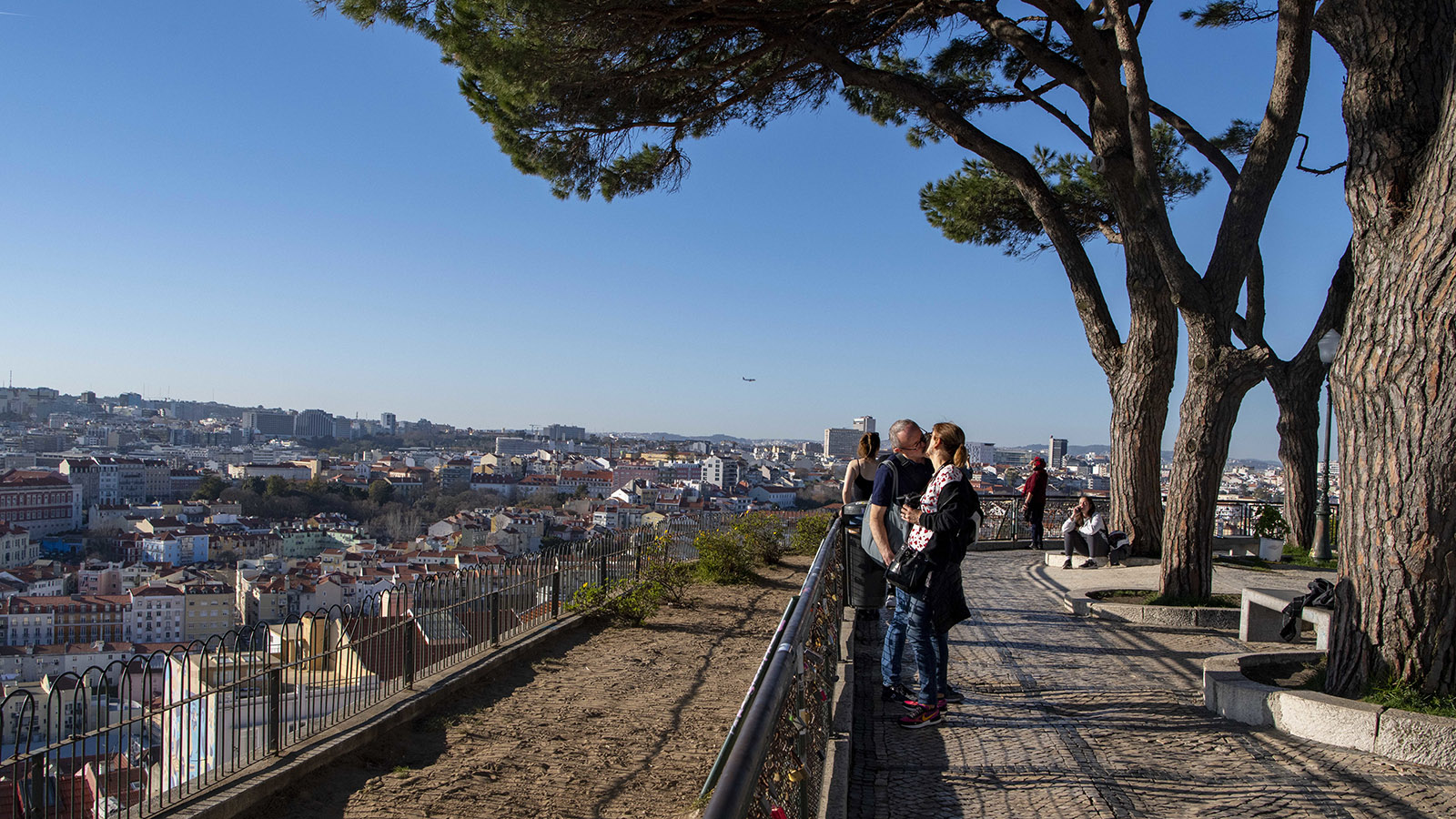 Восемь видов ВНЖ: как переехать в Португалию в 2023 году без золотой визы
