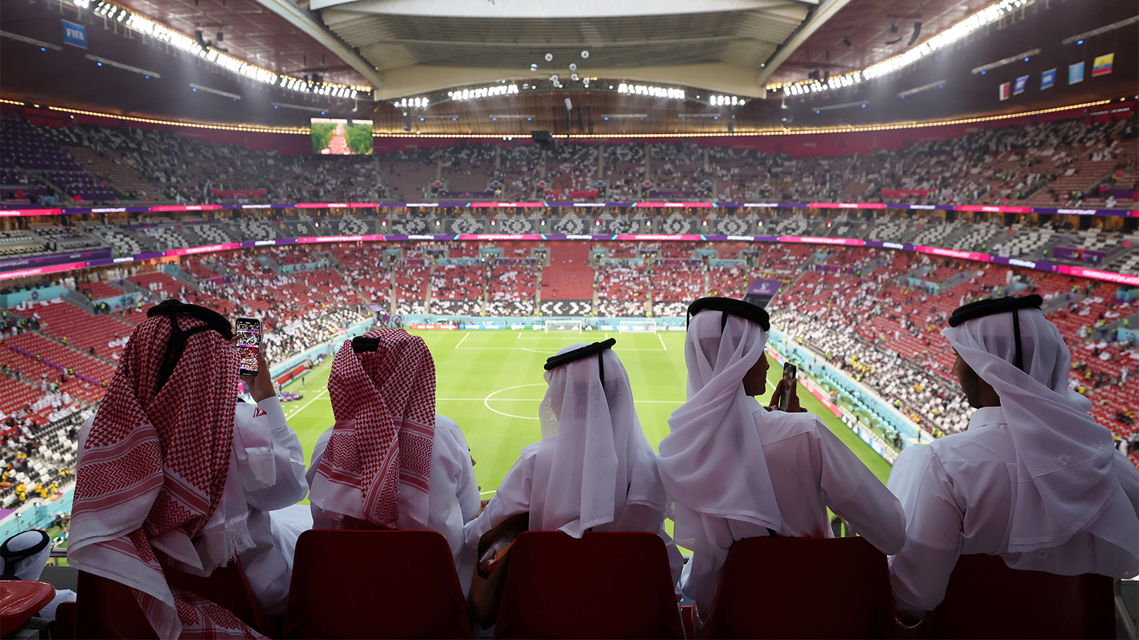 Катар и ФИФА снова критикуют за нарушения прав рабочих при подготовке к ЧМ-2022