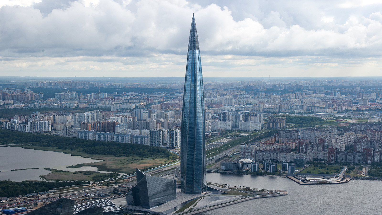 В петербургском округе Лахта-Ольгино самая высокая средняя зарплата в  стране | Forbes.ru