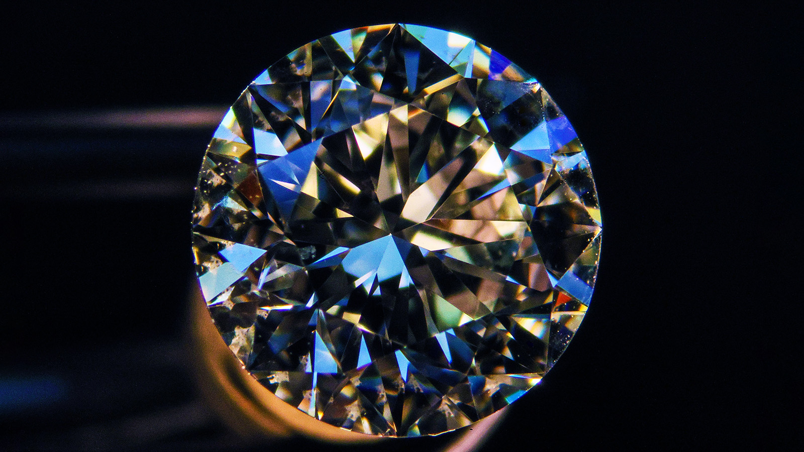 Ювелирная тонкость: как отразятся на рынке санкции против российских алмазов