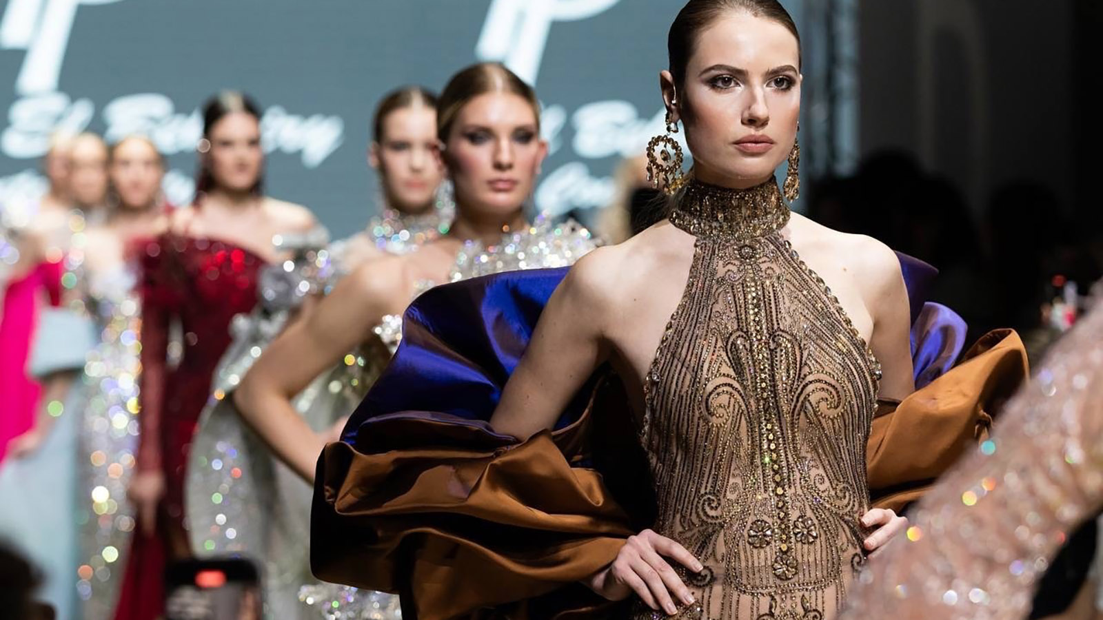 Море зовет: как fashion-бренды завоевали пляжи мира