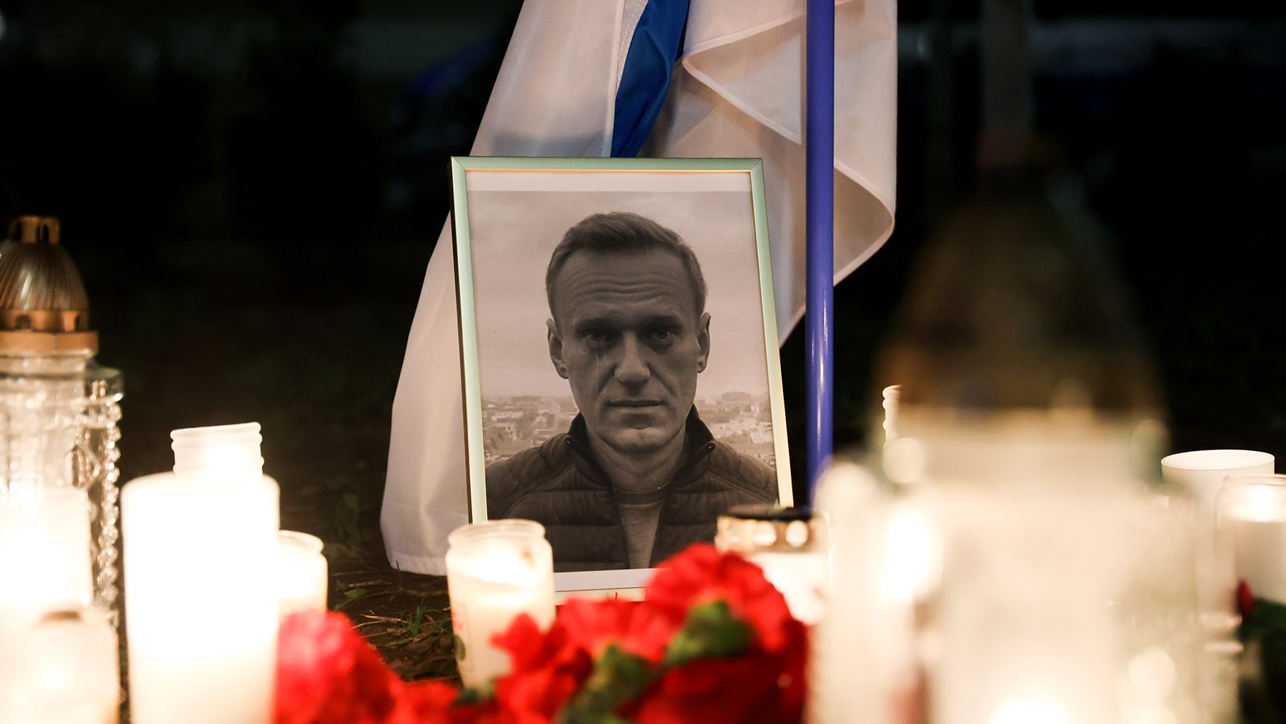 Акции памяти Алексея Навального в России и других странах