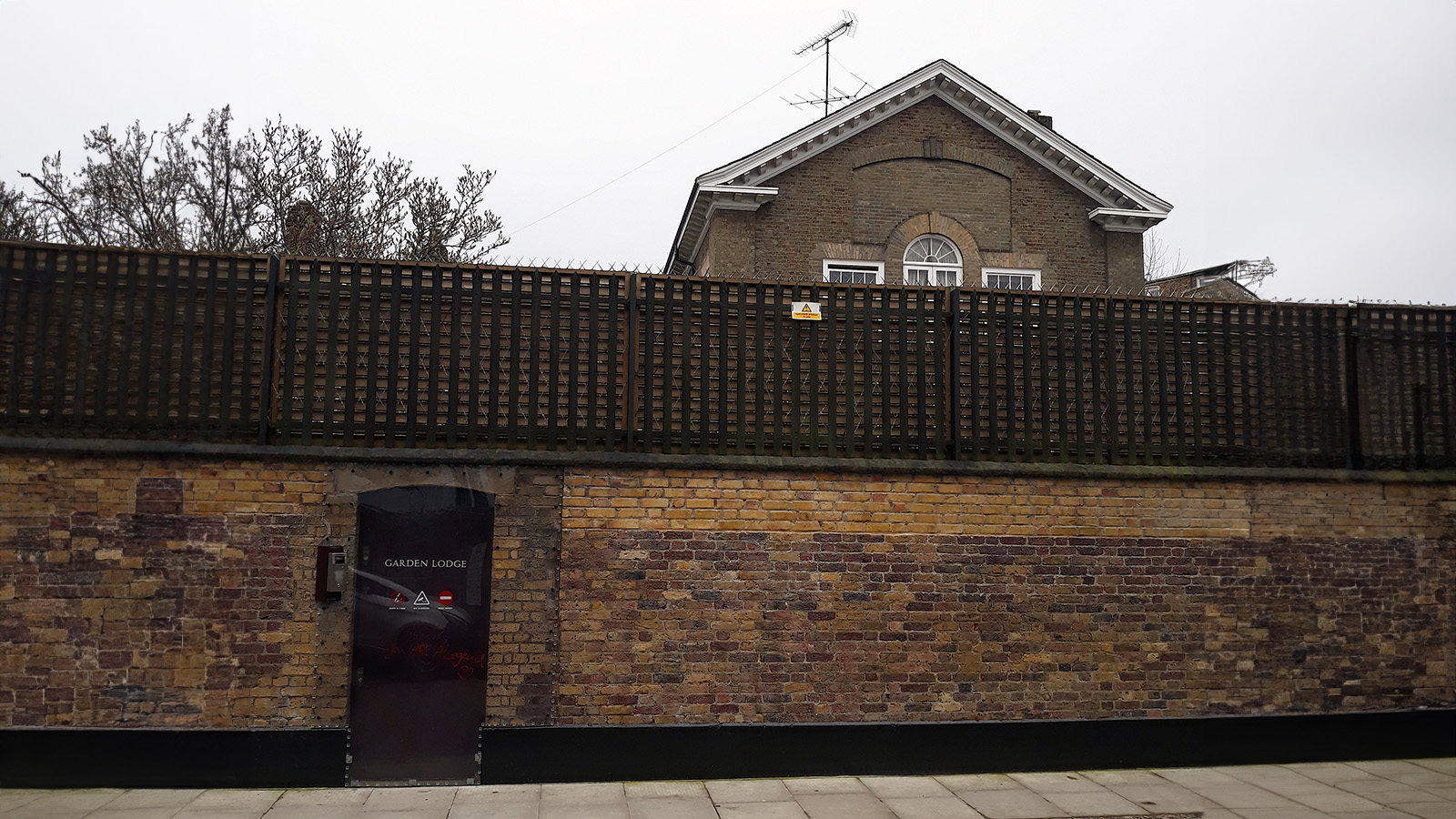 Лондонский дом солиста Queen Фредди Меркьюри продают за $38 млн
