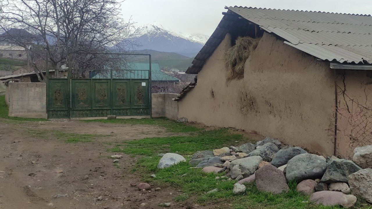 СМИ узнали об увезенной из дома в Таджикистане семье обвиняемого в атаке на Crocus