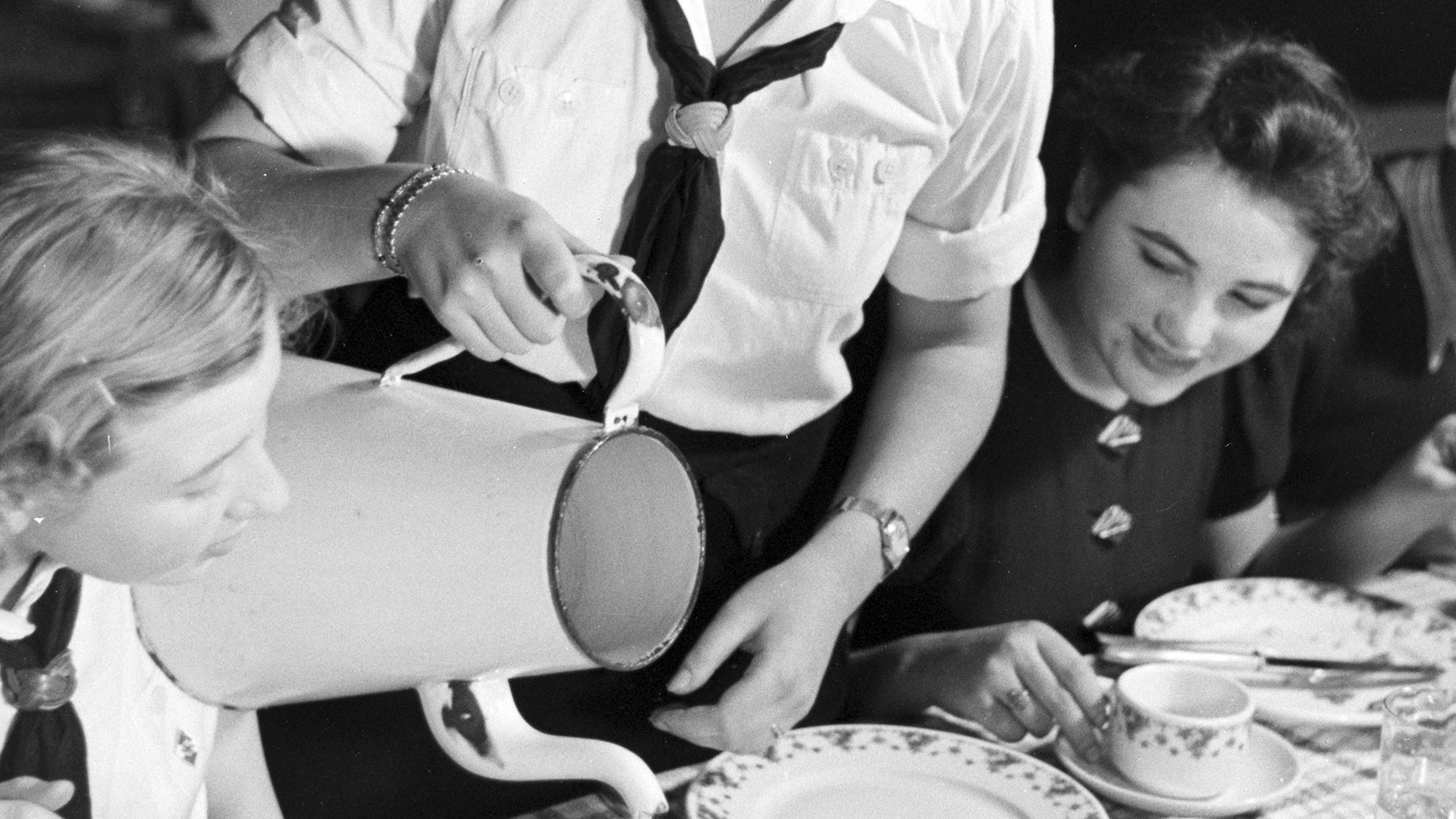 Ешь свою овсянку: как жили женщины, на которых испытывали еду для Гитлера