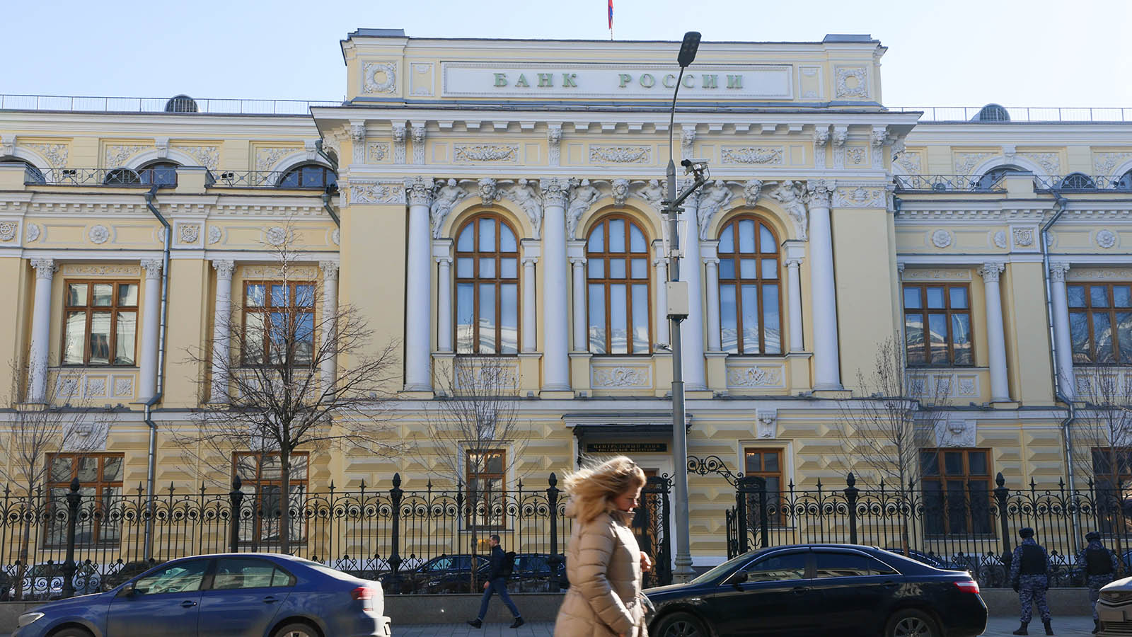 Банк России раскрыл аргументы в пользу повышения и снижения ключевой ставки