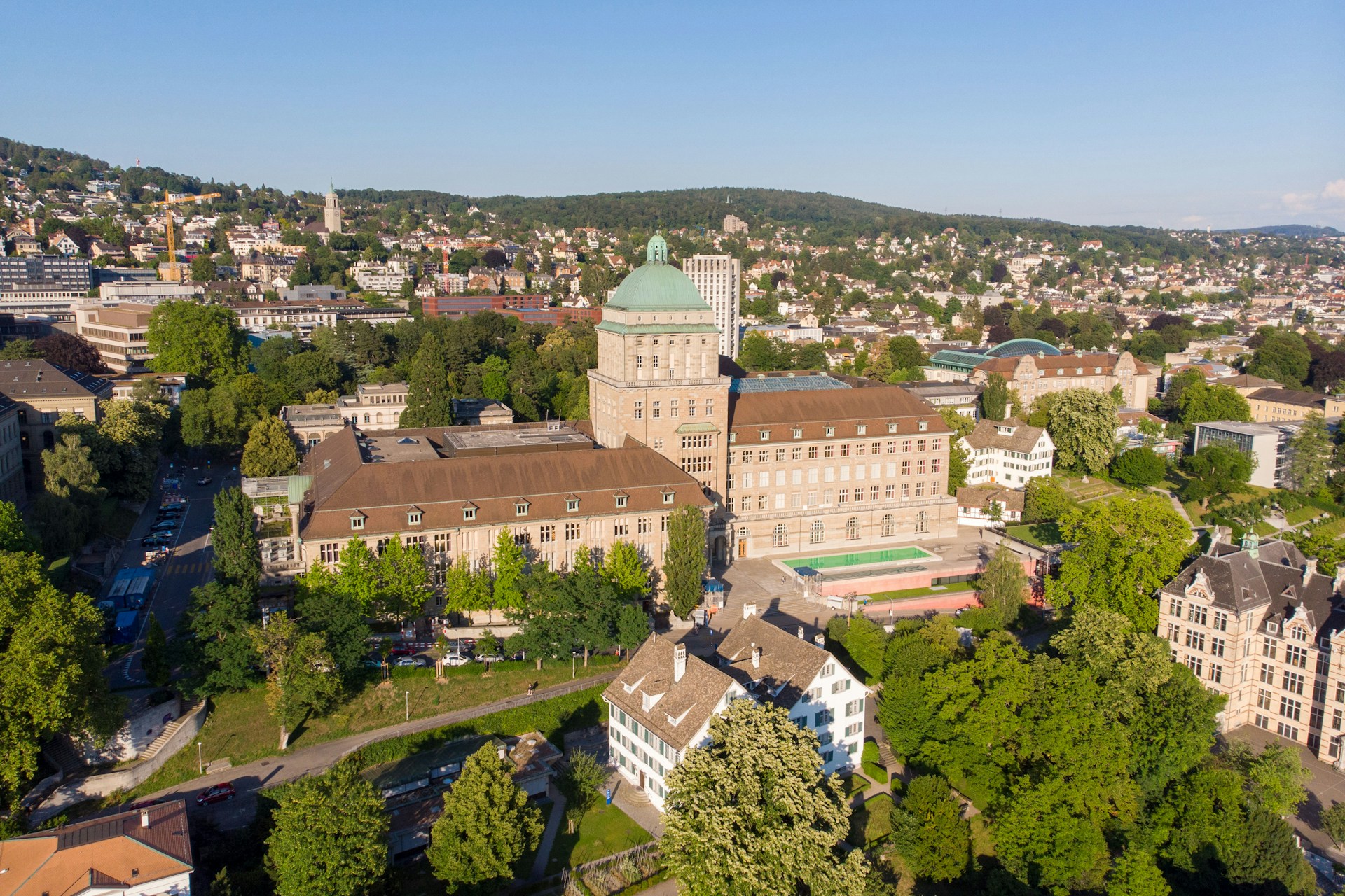 Университет Цюриха не будет участвовать в рейтинге вузов Times Higher  Education | Forbes Education – обучение за рубежом и в России | Forbes.ru