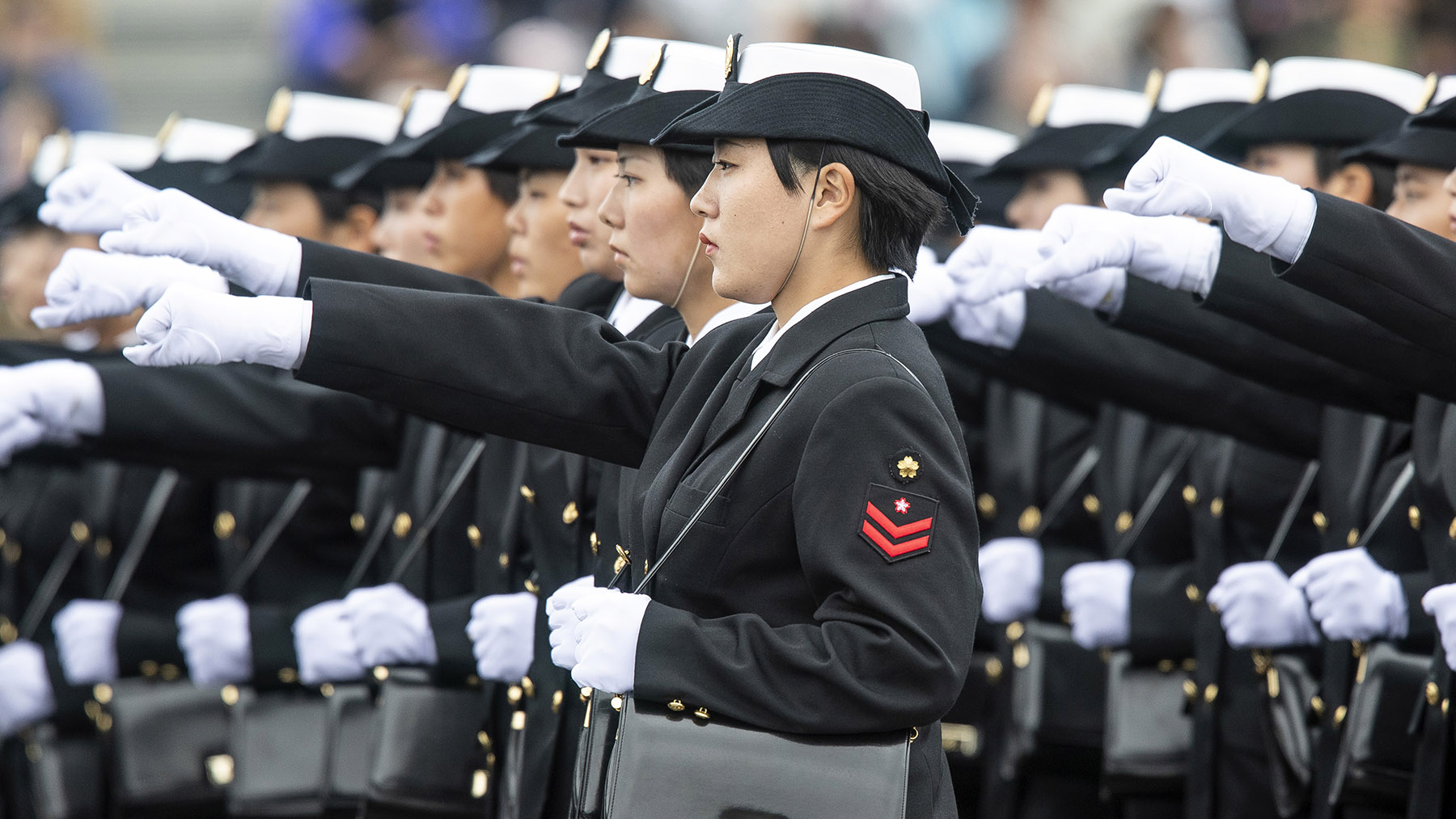 Минобороны Японии борется с культурой харассмента для привлечения женщин в армию
