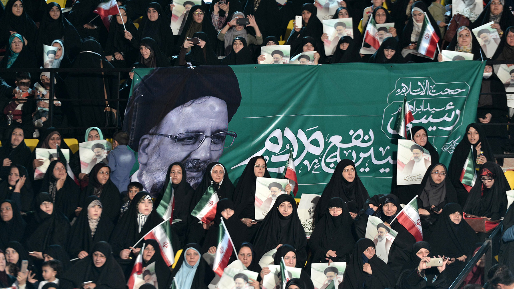 Смерть накануне транзита: ждет ли Иран политический кризис