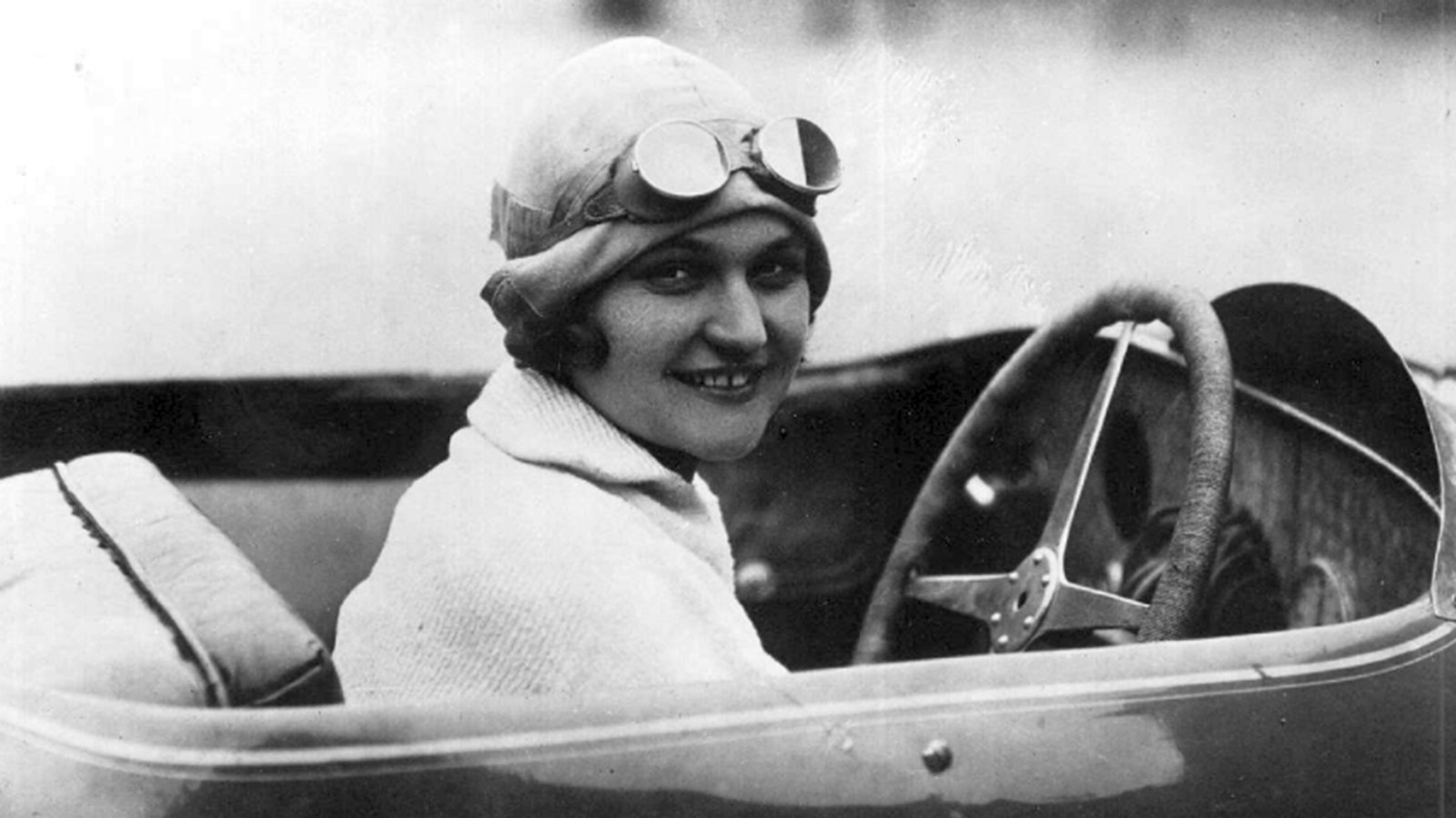 Как Элишка Юнкова стала гонщицей во времена, когда женщины в тайне учились водить