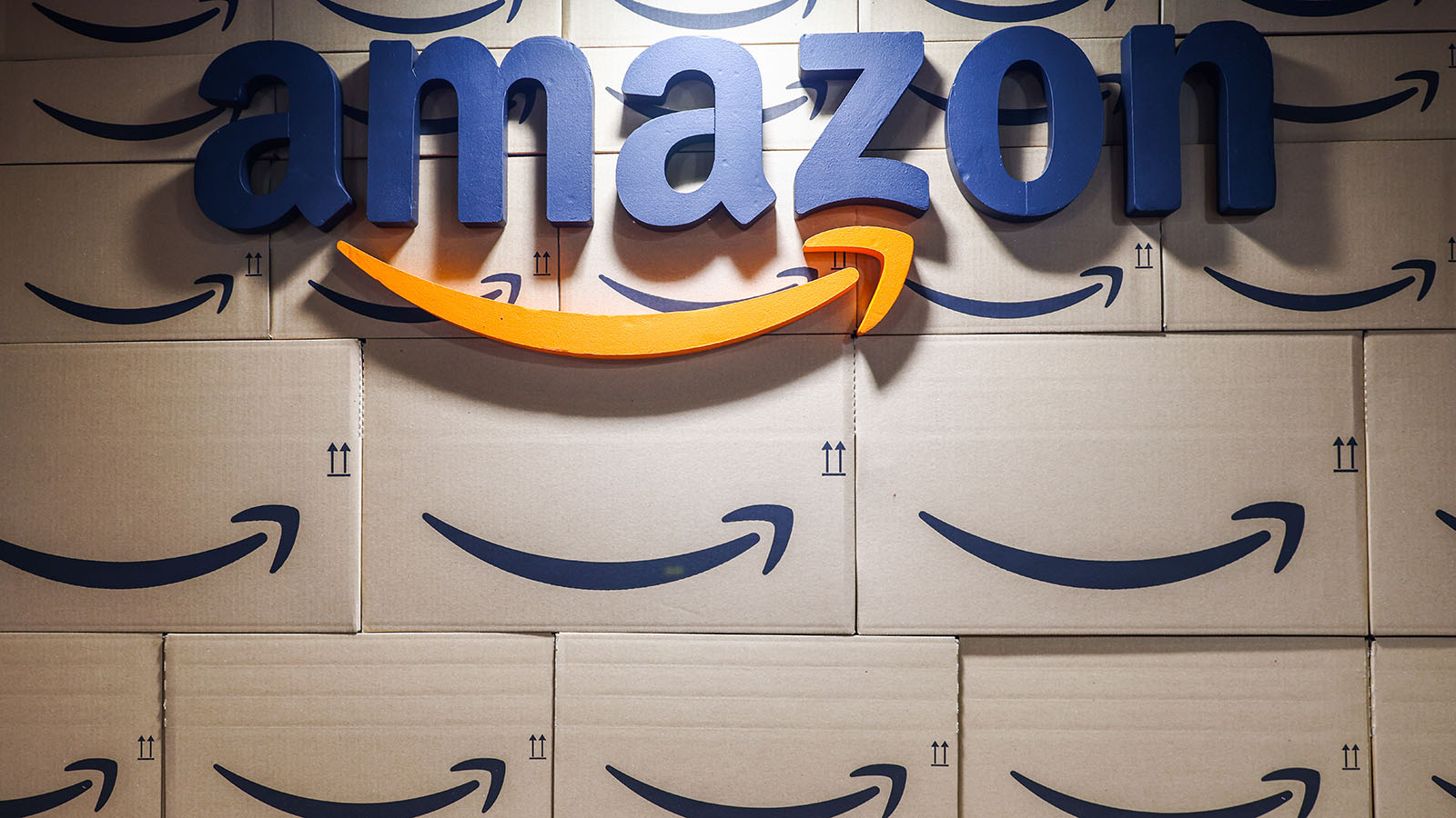 Найти идеальную коробку: как ИИ помог Amazon сократить расходы на упаковку