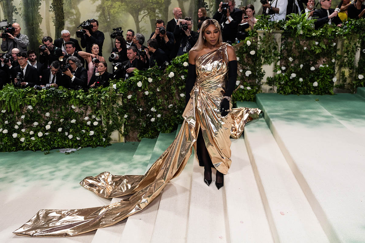 Неожиданная Шарапова, Серена в золоте и садовник Хэмилтон: спортсмены на  Met Gala | Forbes.ru