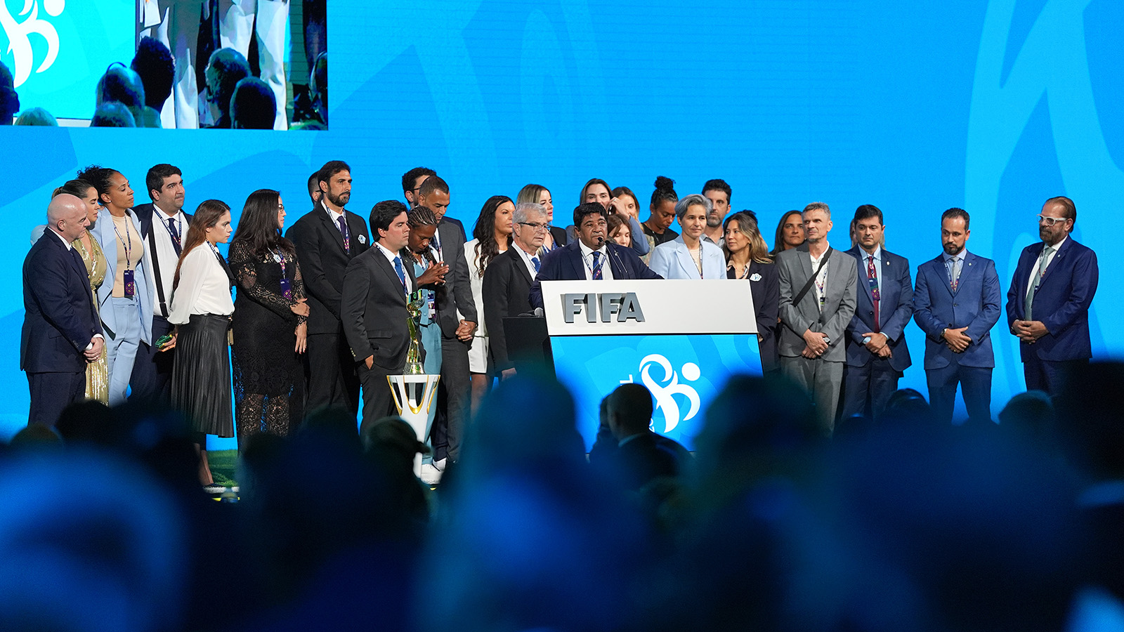 Футбол изменится навсегда: как ФИФА меняет правила игры
