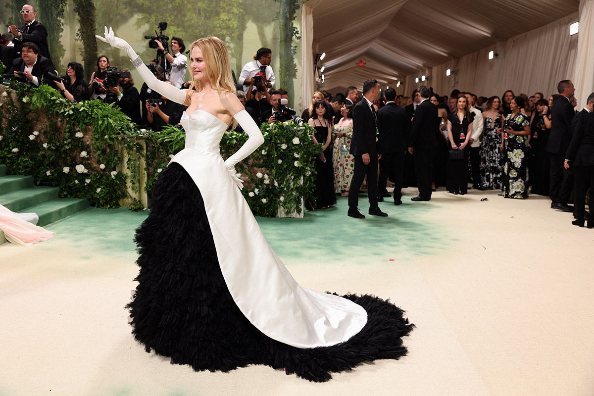 Торжество цветов и неспящих принцесс: самые эффектные образы Met Gala 2024  | Forbes Life