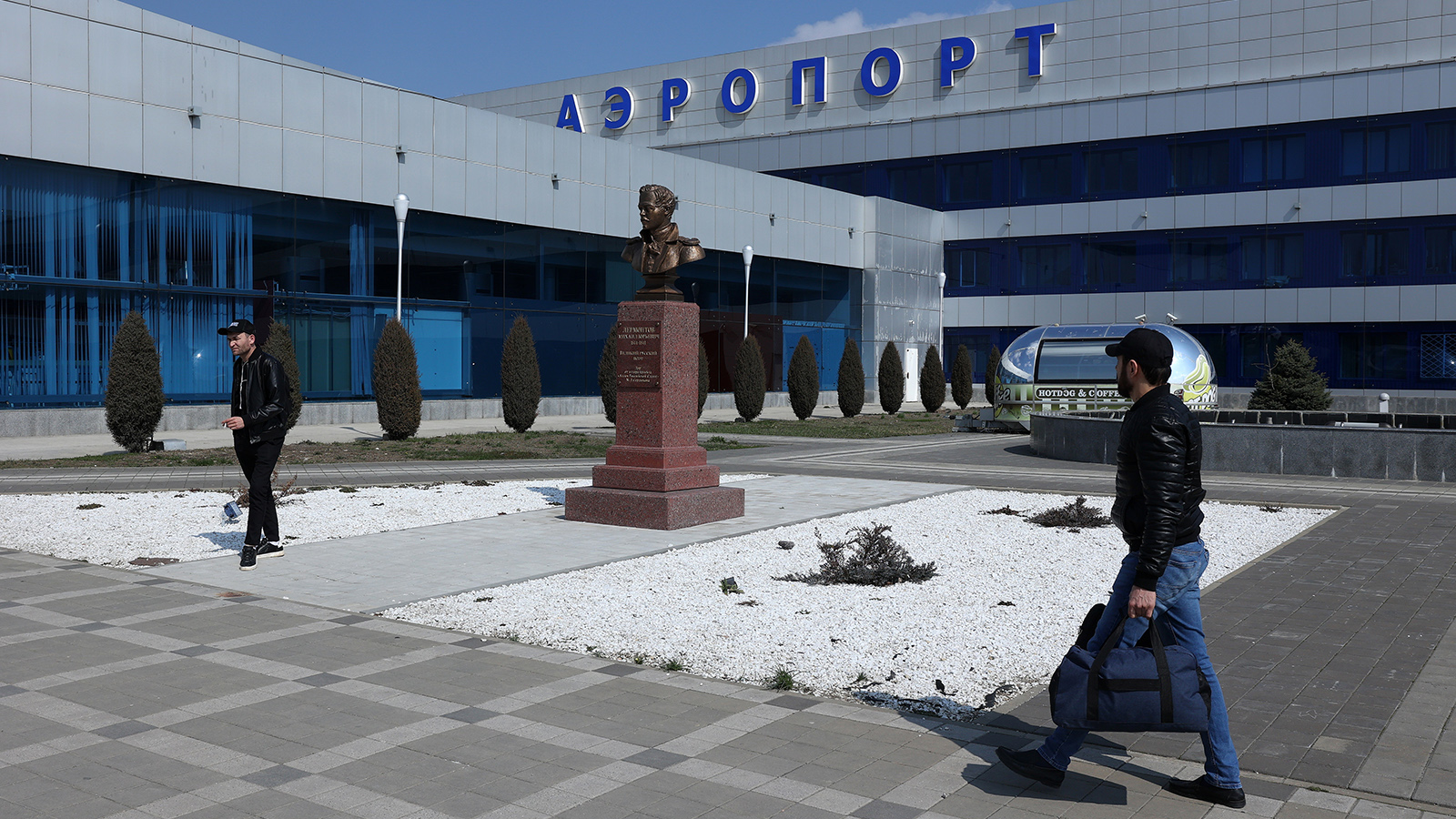 На территории аэропорта Минвод произошел пожар