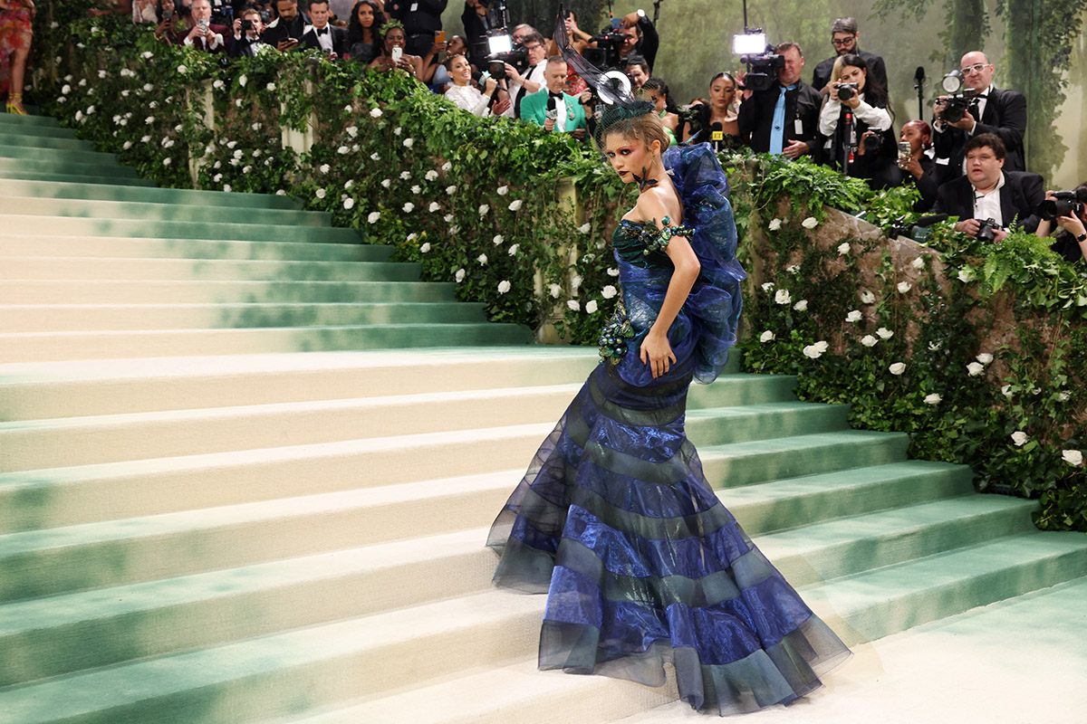 Торжество цветов и неспящих принцесс: самые эффектные образы Met Gala 2024  | Forbes Life